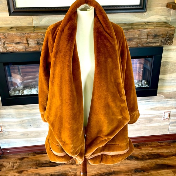 Fashion faux fur brown coat. Size M - Picture 2 of 7